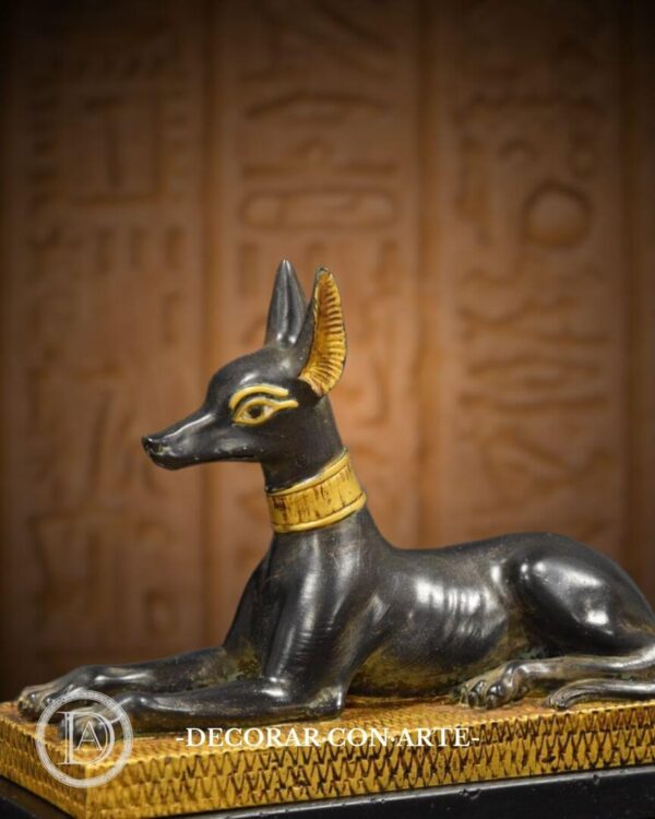 Figura de Anubis