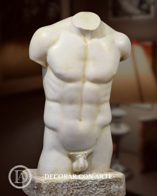 escultura de torso masculino