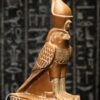 figura de Horus con corona