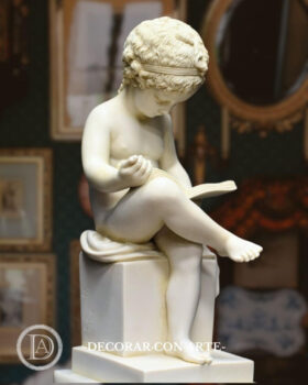 Niña leyendo de Canova