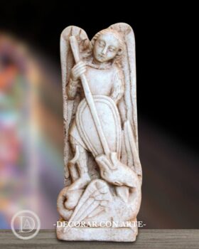 Relief von St. Michael als Drachentöter. Romanisch. 11. Jahrhundert (32x13cm)