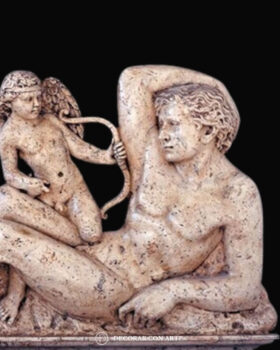 Hombre con cupido. Bajorrelieve. 85 x 42 cm.