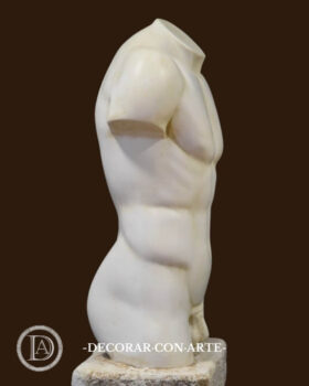 escultura de torso masculino