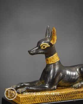 Figura de Anubis