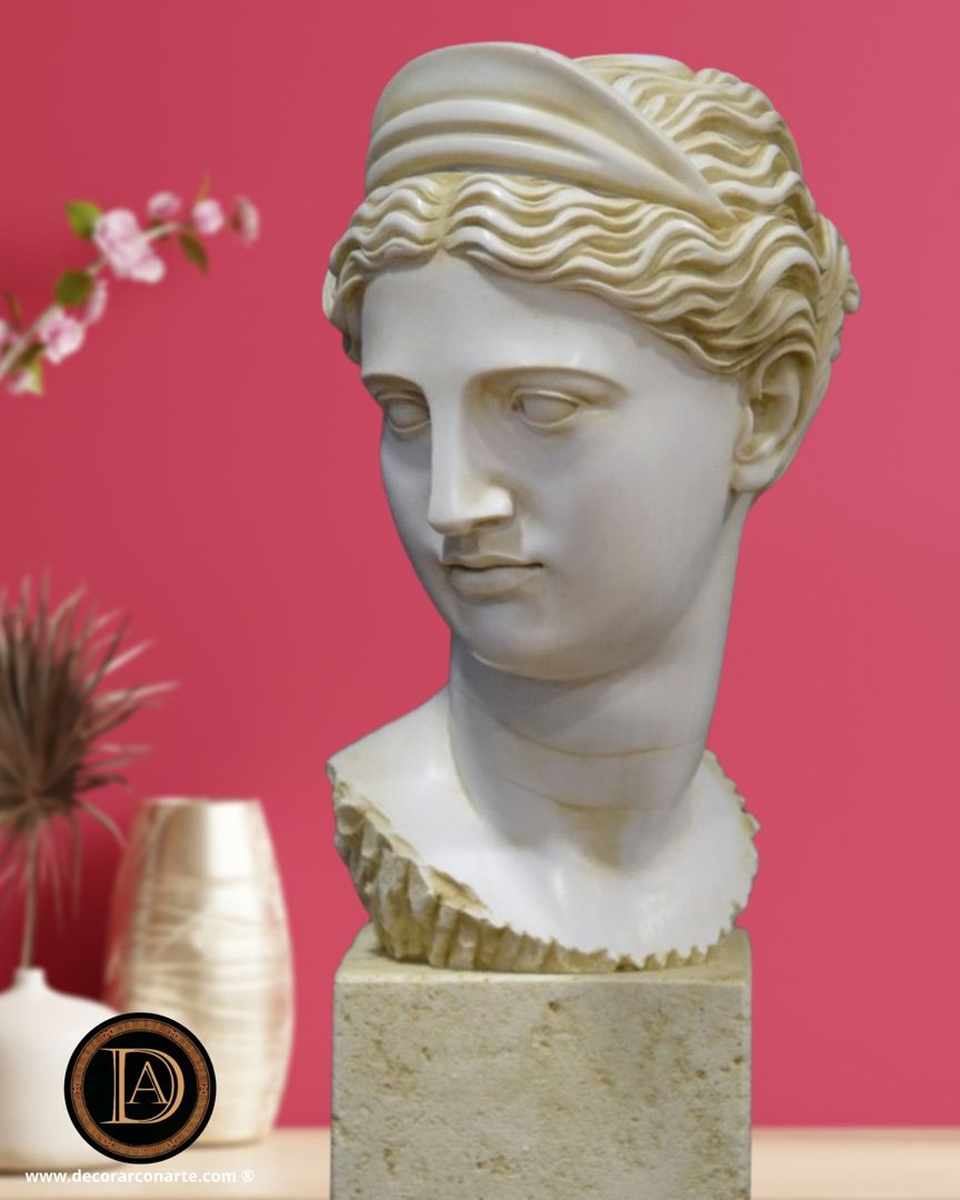 Head of Diana (Artemis). 35cm - Decorative Sculptures