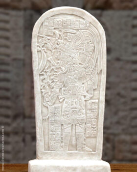 Stele von El Petén. Mayas. 38x17x7 cm