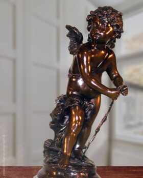 Figure of bronze. Angel with bow. 61 x 25 x 25 cm.