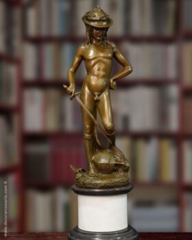 Bronze David von Donatello. 64 x 22 x 20 cm