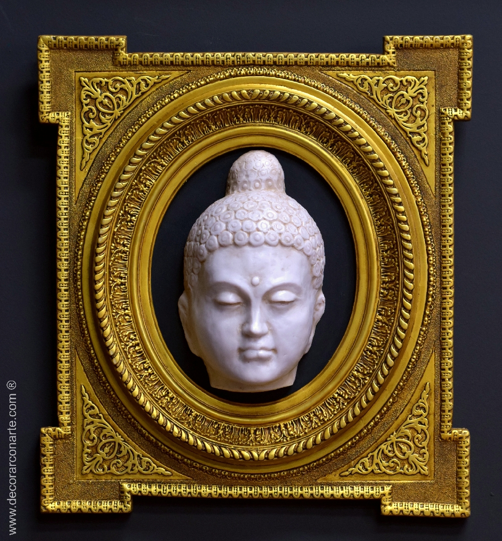 Relief Bouddha. Cadre 1124 dorée. Dimensions: 49x43 cm - Décoration