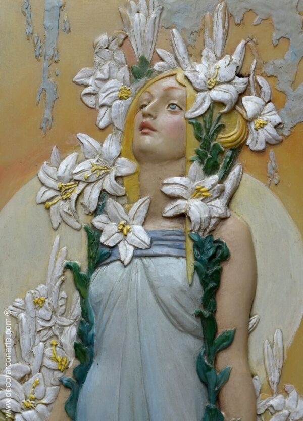 relieve lirio Alphonse Mucha