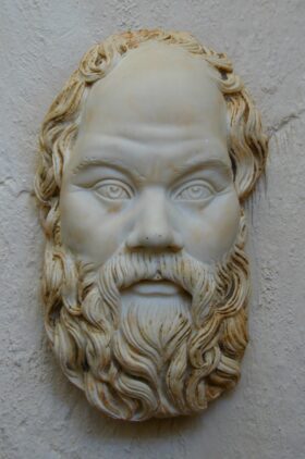 Relieve. Cabeza de Sócrates. 28 x 15 cm.