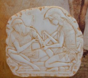 Relieve Aquiles curando a Patroclo 19 x 17 cm.