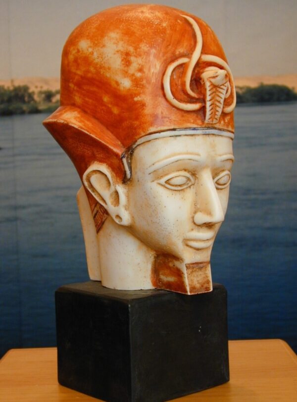 Buste pharaon Toutankhamon. H: 30 cm