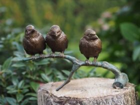 Figura de bronce. Aves. 12 x 9 x 20 cm.