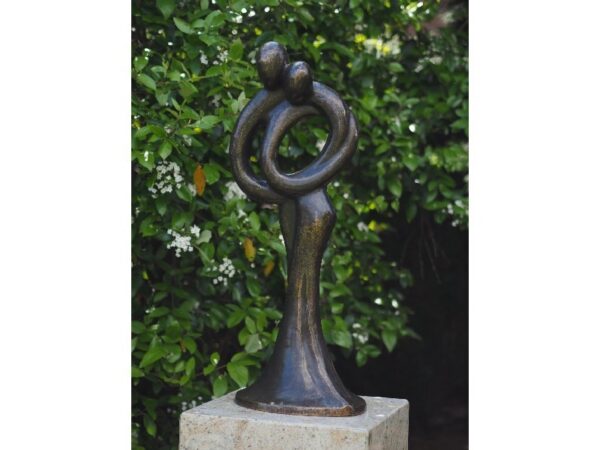 Figure in bronze. Couple. 79 x 21 x 14 cm.