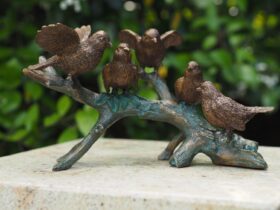 Figura de bronce. Aves . 19x19x29 cm