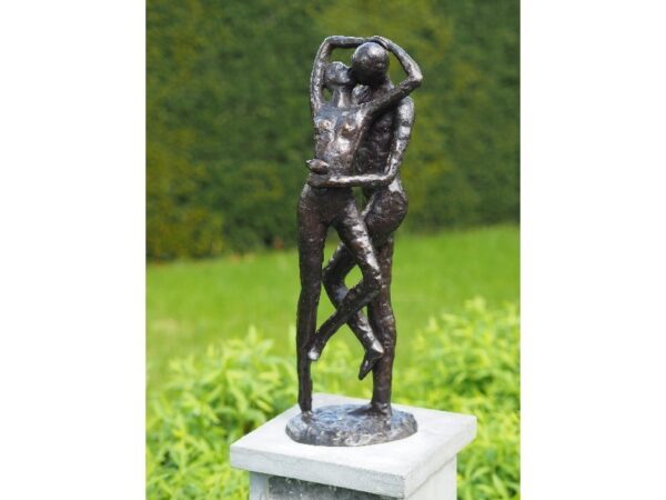 Figure in bronze. Couple. 55 x 15 x 18 cm.