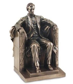 Figura de Abraham Lincoln. 22,5x17x17cm