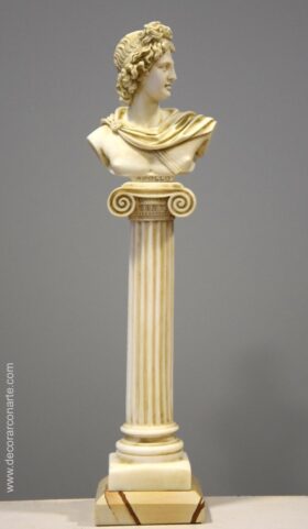 Figura de Apolo en columna. Altura: 35 cm