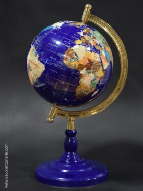 Bola del mundo en lapislazuli y piedras semipreciosas. ⌀22cm. Alt: 45cm