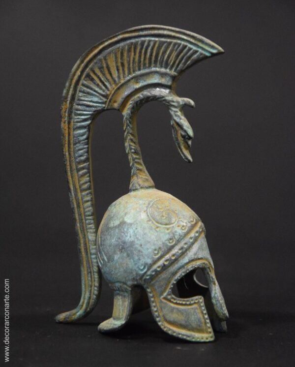 Greek helmet in bronze. Model E24. Height: 13 cm