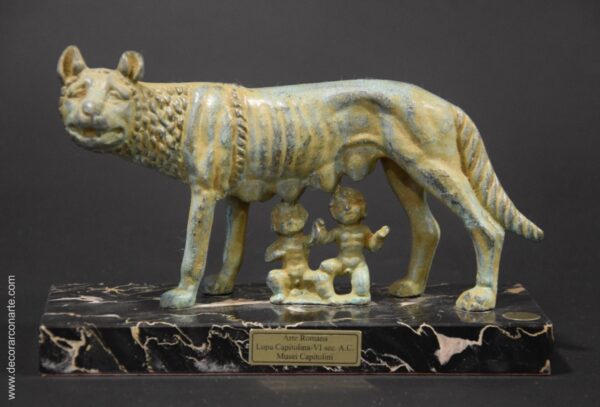 Louve capitoline. Bronze. 18,5 x 7 x 12 cm.