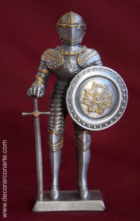 Caballero medieval. Espada y Escudo. 10,5cm