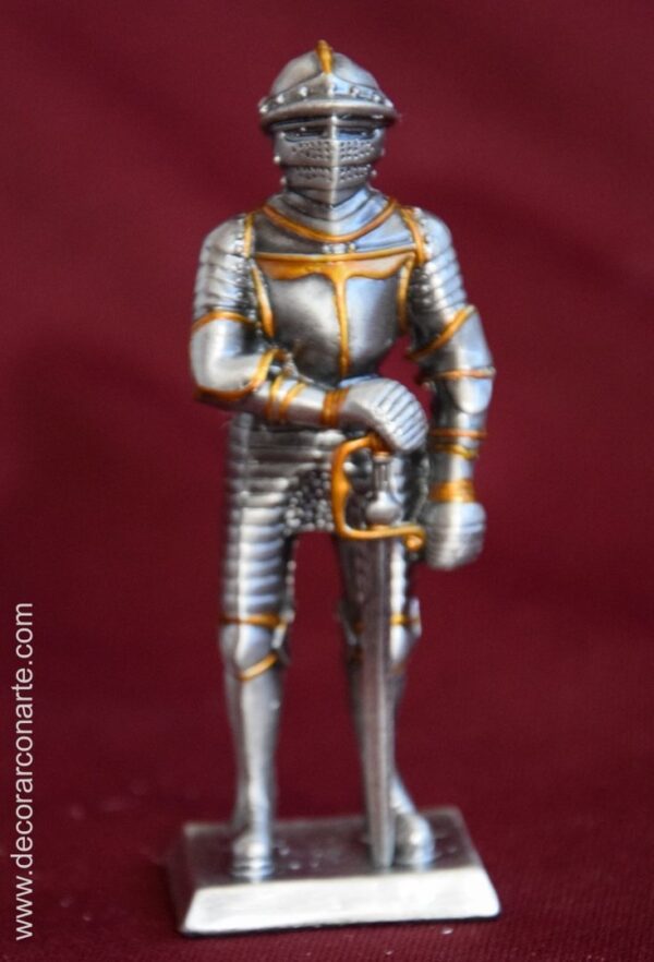 Medieval knight leaning on the sword. 10,5cm