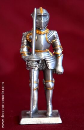 Caballero medieval y lanza. 10,5cm