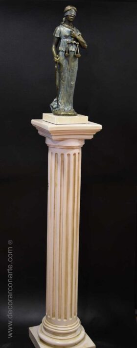 Conjunto pedestal con figura Justicia