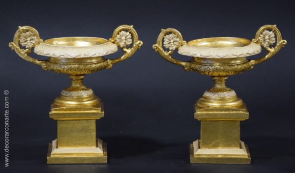 Paar goldene Imperial Cups. 18x18x13cm