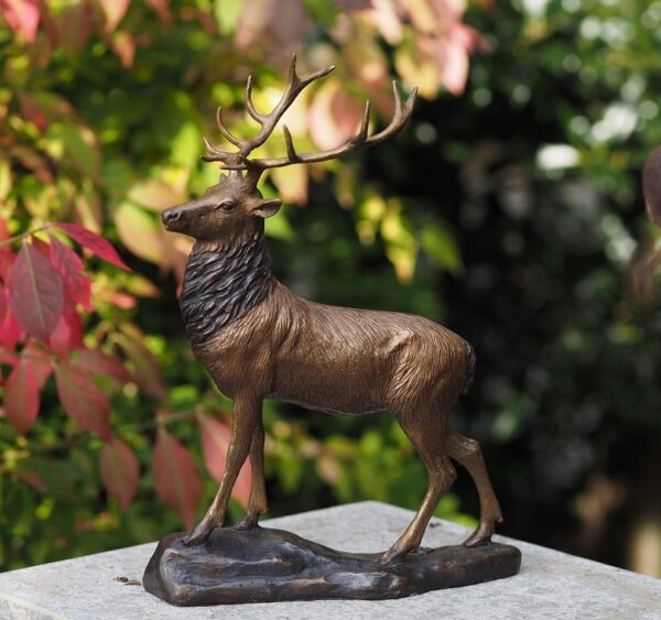 Figure of deer on rock in bronze.28x12x32 cm.