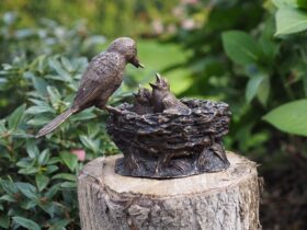 Figura de bronce. Ave . 14x9x20 cm