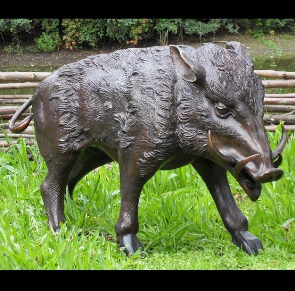 Bronze figure. Wild boar. 55x41x96 cm.