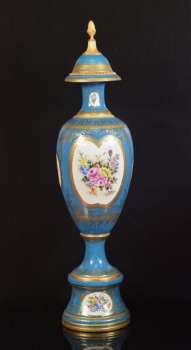 Jarrón de porcelana. Floral Sevres. 28x28x110cm