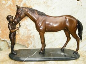 Figura de bronce. Caballo y jinete. 37x15x58cm