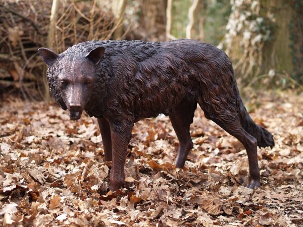 Bronze figure. Wolf. 71x43x137 cm.