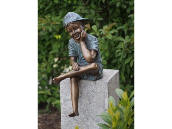 Figure de bronze. Enfant. 59 x 24 x 36 cm.