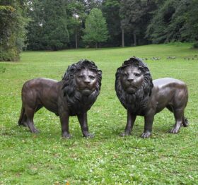 Figura de bronce.Pareja de leones. 100x45x153 cm