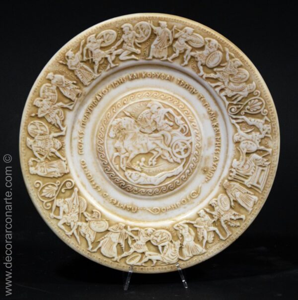 Dish with bas-reliefs from the Trojan War. 25cm.