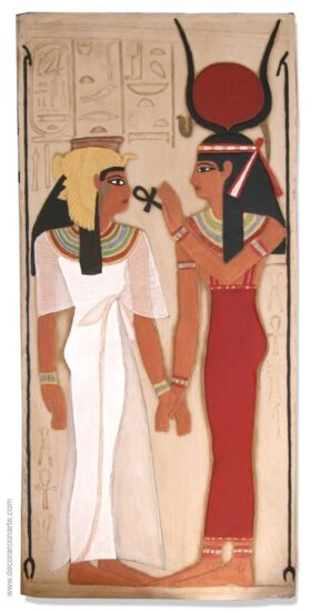 Relieve de Isis y Nefertari. Policromado. 60,5 x 28,5 cm.