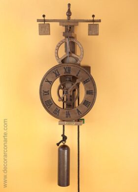 Reloj siglo XV. Modelo mural madera. 40x20 cm