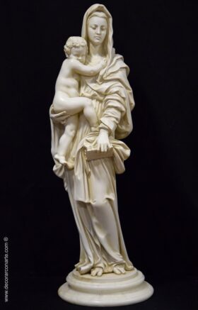 Figura de Virgen con el Niño Jesús. 66cm