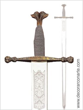Vista Horizontal De Una Espada De Mosquetero Y Una Espada Medieval