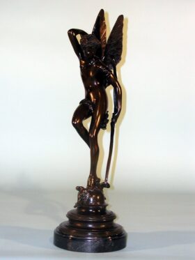 Figura en bronce. Hada con arco. 65 x 22 x 22 cm.