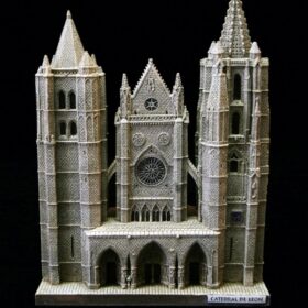 Catedral de Santa María. León. 17 x 8 x 21 cm.