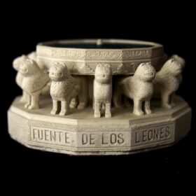 Fuente del patio de los Leones de la Alhambra. 8 x 8 x 5 cm.