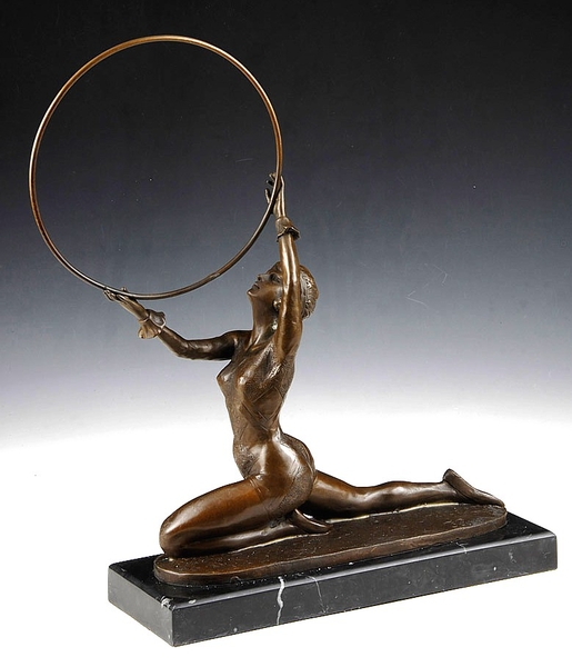 Art Nouveau dancer kneeling with ring (45x44x13cm)