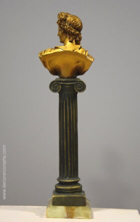 Figura dorada de Apolo en columna. 35 cm.