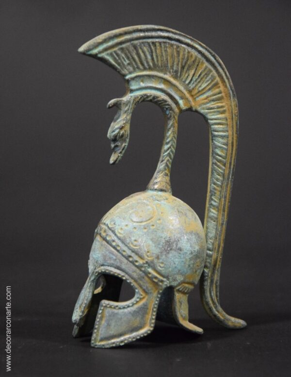 Greek helmet in bronze. Model E24. Height: 13 cm